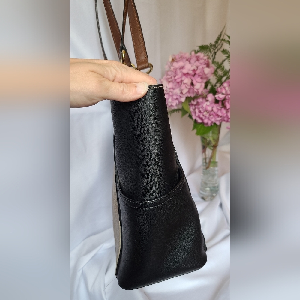 Calvin Klein Purse š - Picture 6 of 16